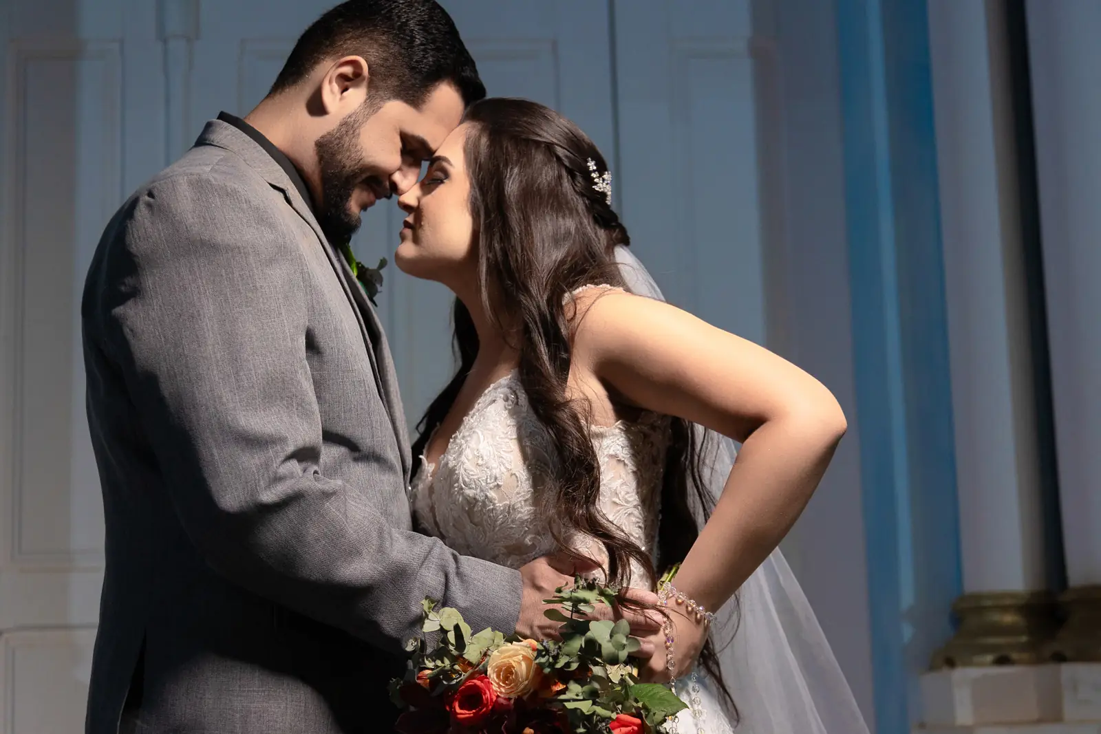 Fotógrafo de casamento em Eloi Mendes, MG — retrato editorial de noivos no Sul de Minas